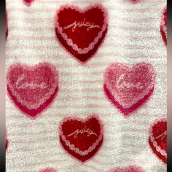 Juicy Couture Plush Throw Pink Red White w/ Hearts Love Valentines 50x60 NEW NWT - Picture 3 of 4